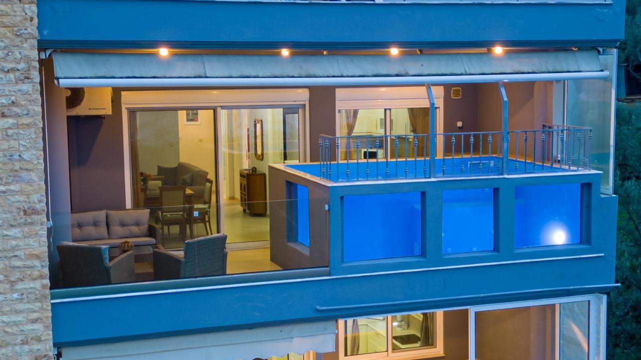 Grand Suites With Private Pools Kalamata Bagian luar foto