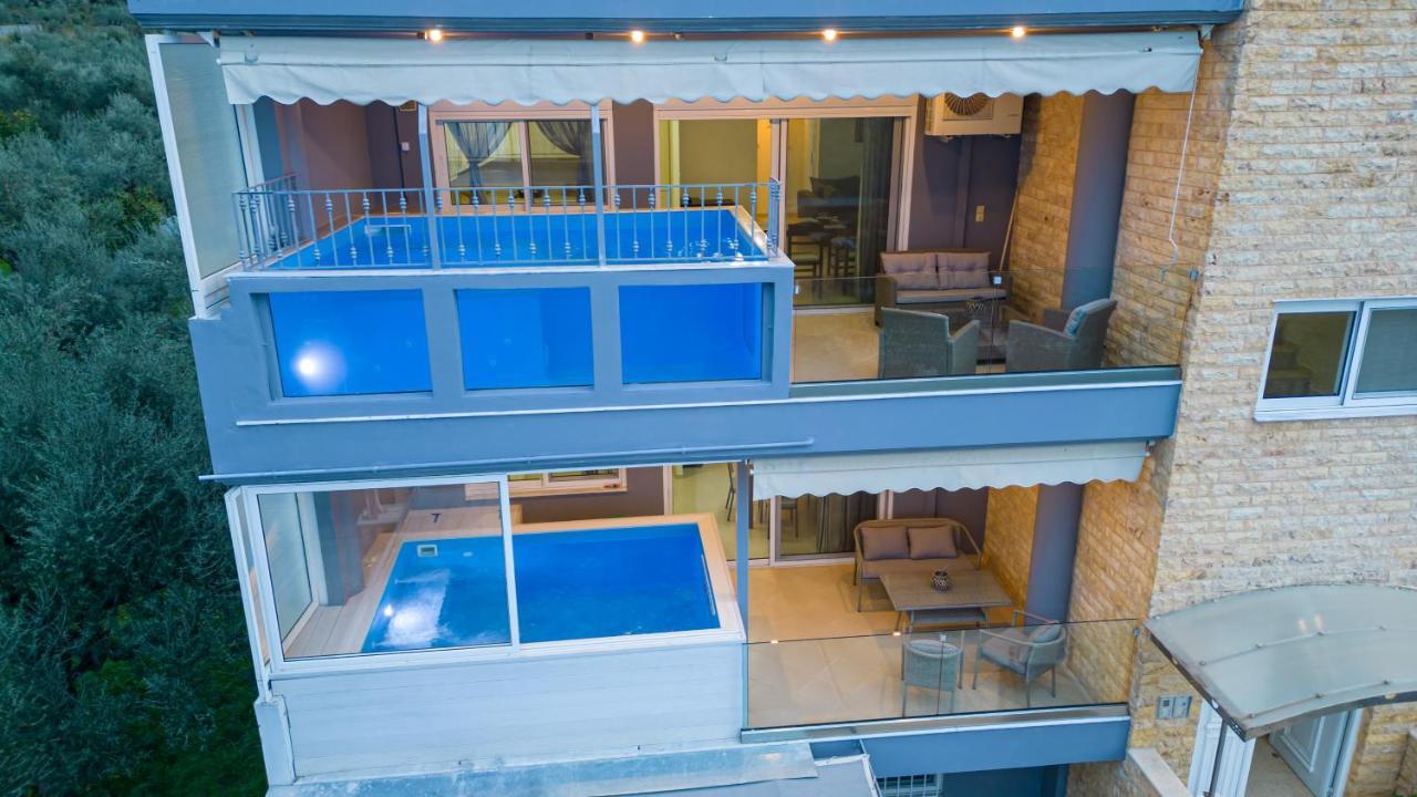 Grand Suites With Private Pools Kalamata Bagian luar foto