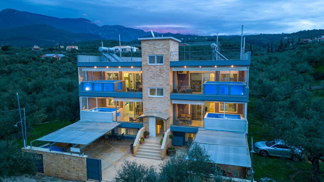Grand Suites With Private Pools Kalamata Bagian luar foto