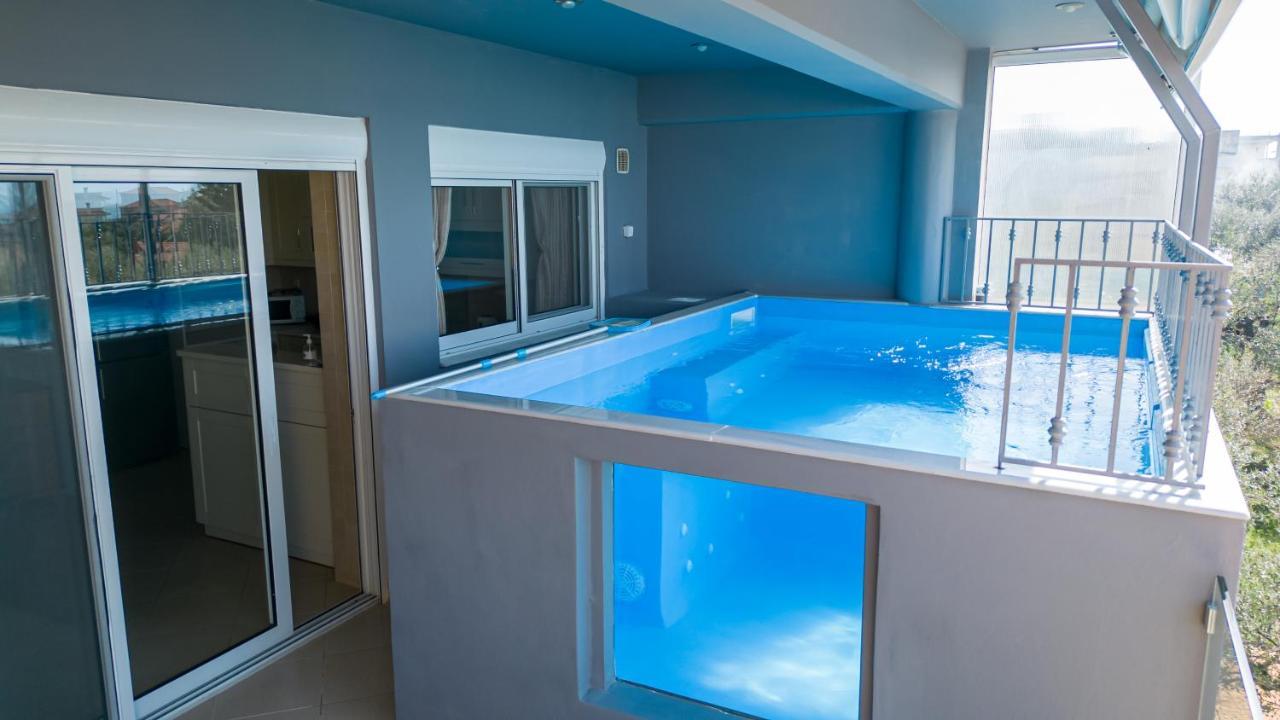 Grand Suites With Private Pools Kalamata Bagian luar foto