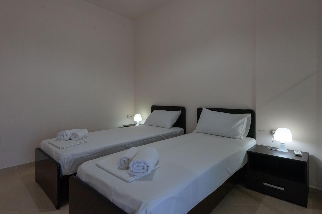 Grand Suites With Private Pools Kalamata Bagian luar foto