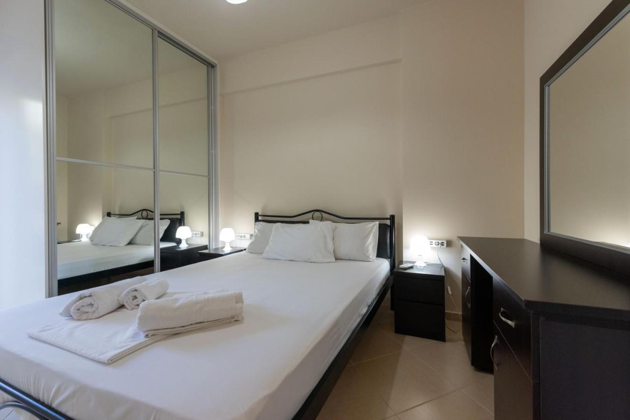 Grand Suites With Private Pools Kalamata Bagian luar foto