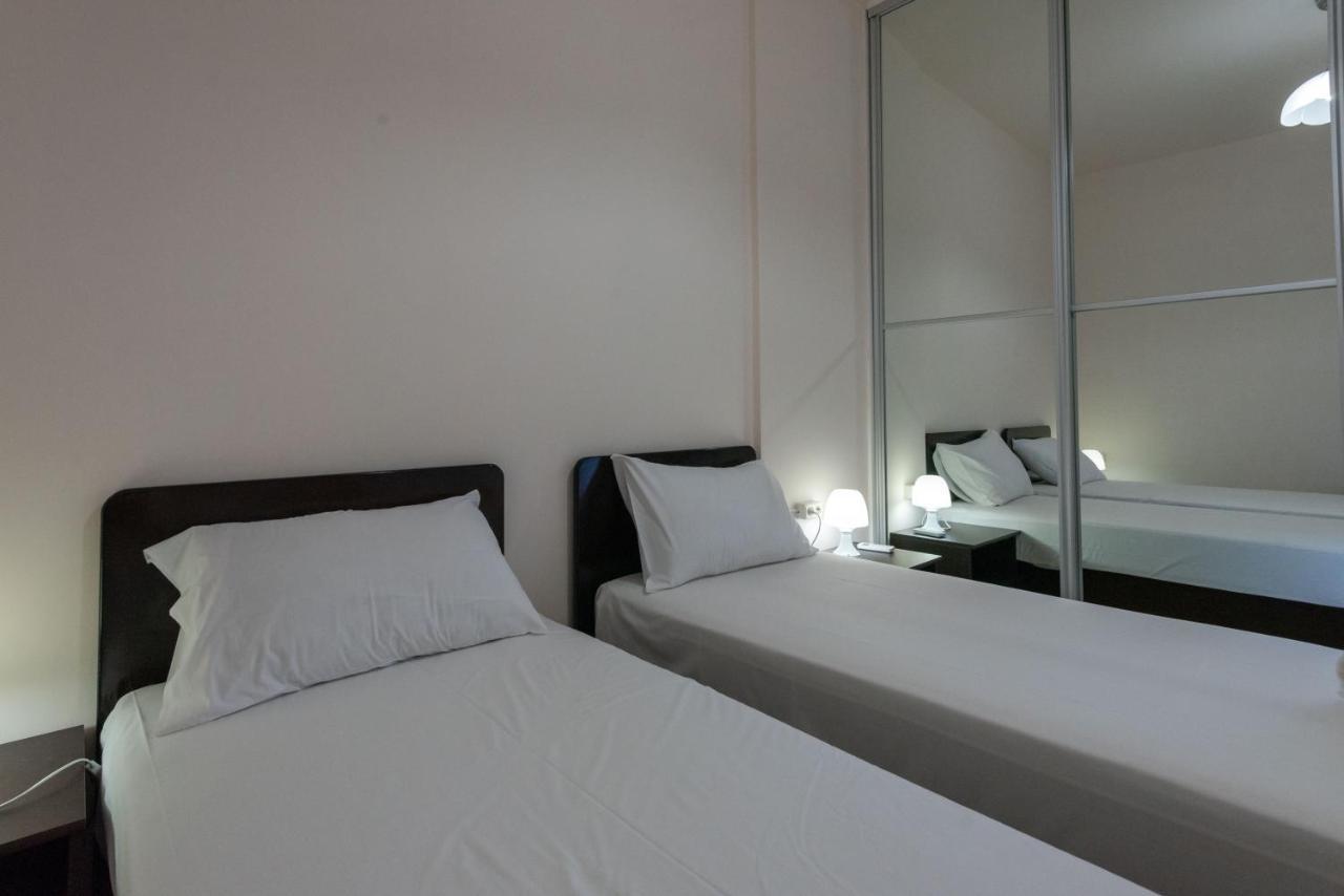 Grand Suites With Private Pools Kalamata Bagian luar foto