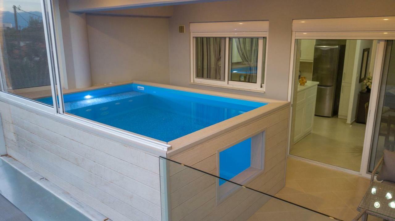 Grand Suites With Private Pools Kalamata Bagian luar foto