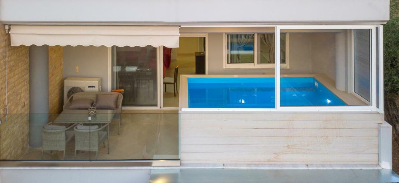 Grand Suites With Private Pools Kalamata Bagian luar foto