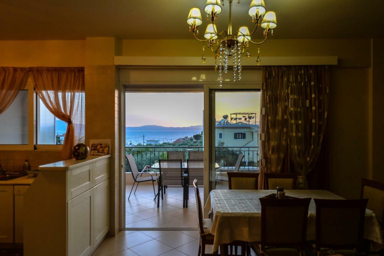 Grand Suites With Private Pools Kalamata Bagian luar foto