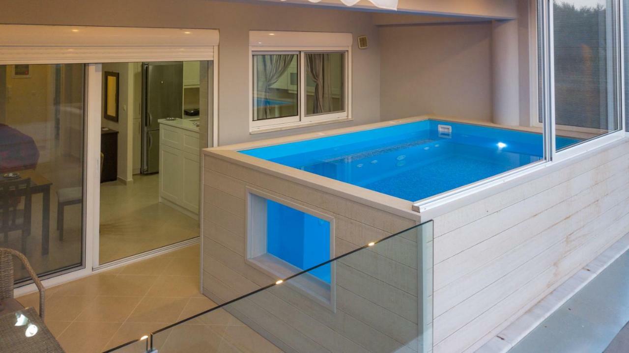 Grand Suites With Private Pools Kalamata Bagian luar foto