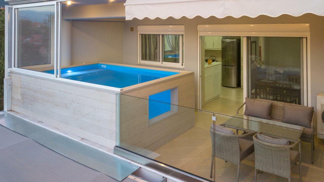Grand Suites With Private Pools Kalamata Bagian luar foto