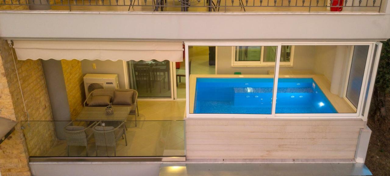 Grand Suites With Private Pools Kalamata Bagian luar foto