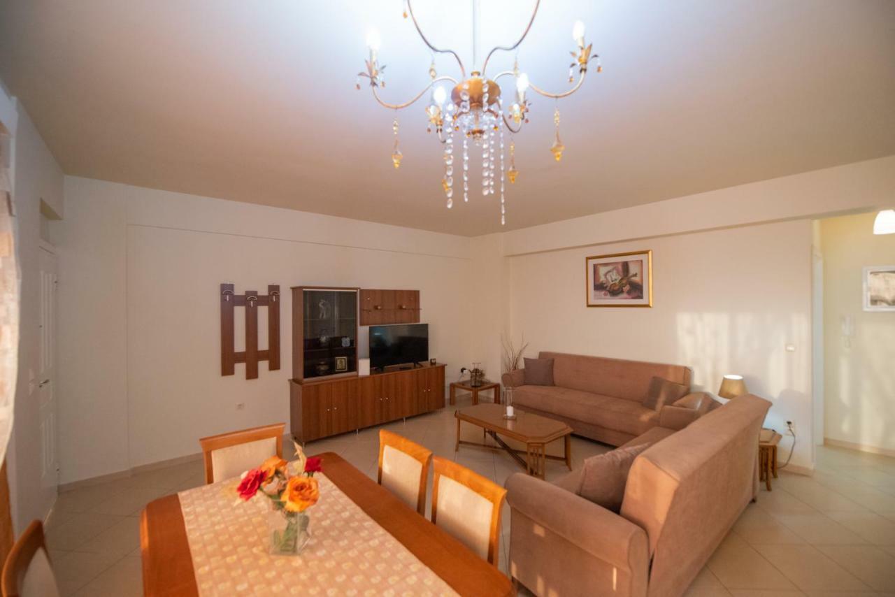 Grand Suites With Private Pools Kalamata Bagian luar foto