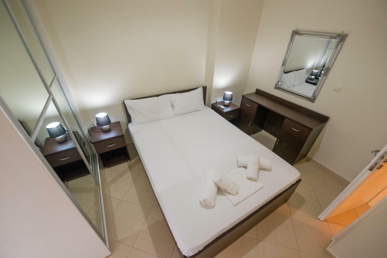 Grand Suites With Private Pools Kalamata Bagian luar foto